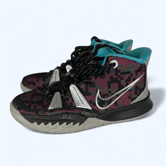 Nike Kyrie 7 Mid Pixel Camo Youth size 5.5 - Picture 4 of 7